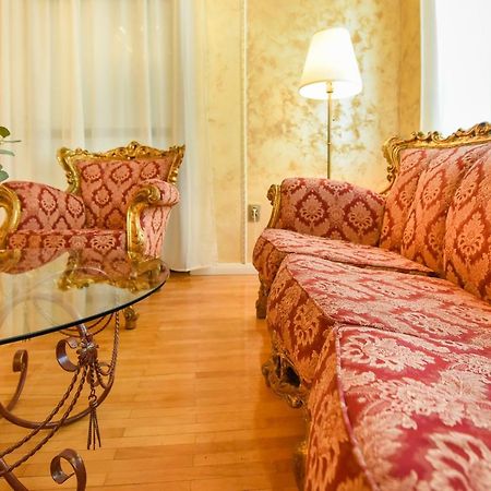 The Museum - Wonderful Super Central Apartment Bukares Bagian luar foto