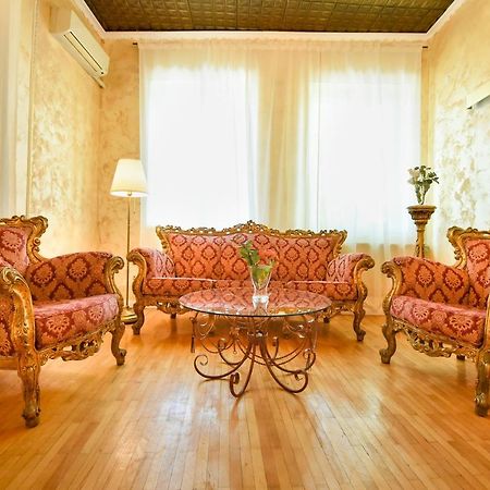 The Museum - Wonderful Super Central Apartment Bukares Bagian luar foto