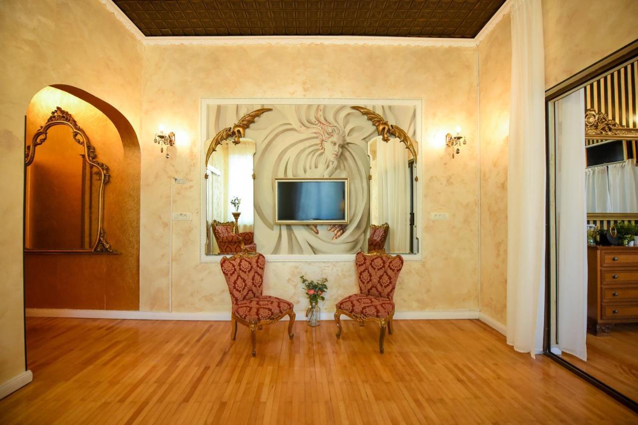 The Museum - Wonderful Super Central Apartment Bukares Bagian luar foto