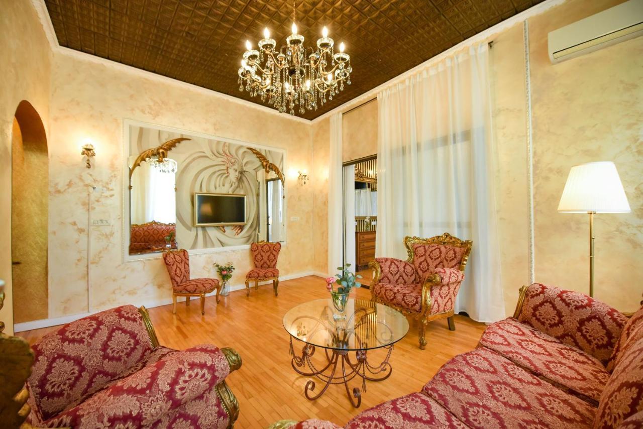 The Museum - Wonderful Super Central Apartment Bukares Bagian luar foto