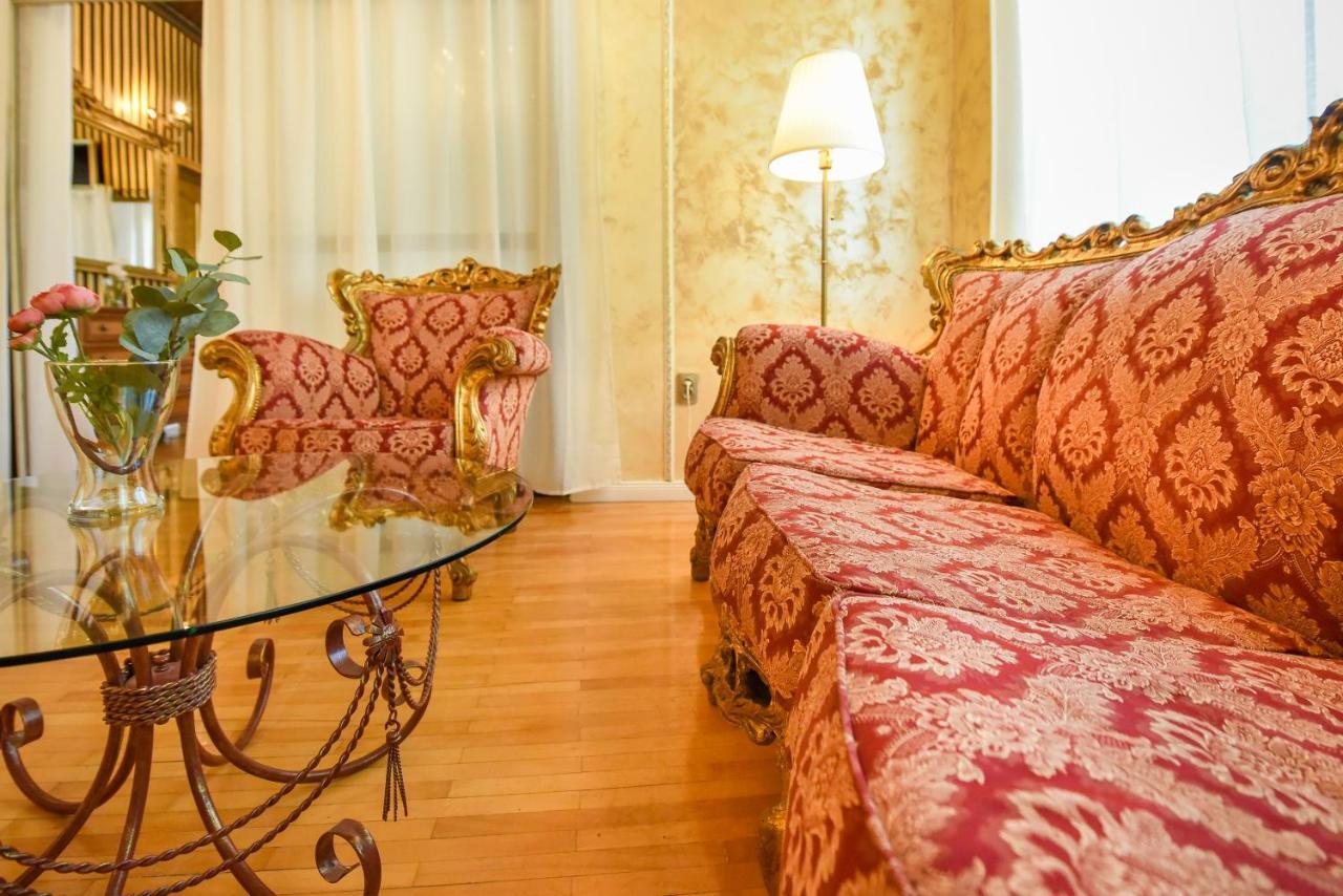 The Museum - Wonderful Super Central Apartment Bukares Bagian luar foto