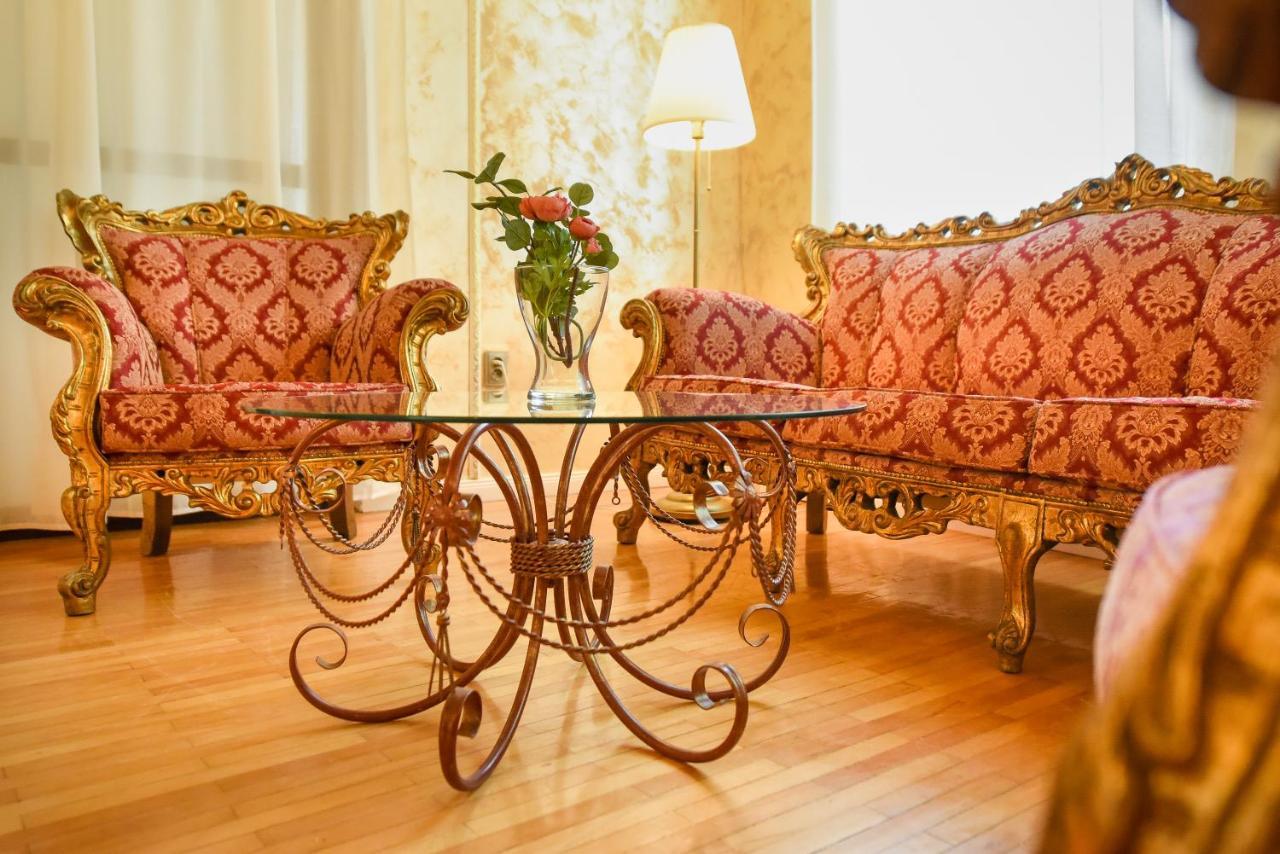 The Museum - Wonderful Super Central Apartment Bukares Bagian luar foto