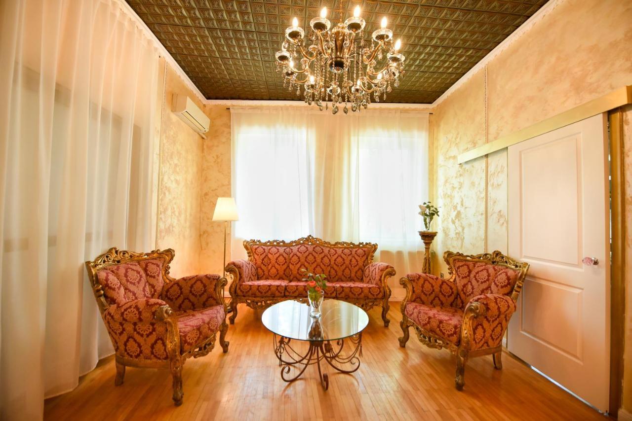 The Museum - Wonderful Super Central Apartment Bukares Bagian luar foto