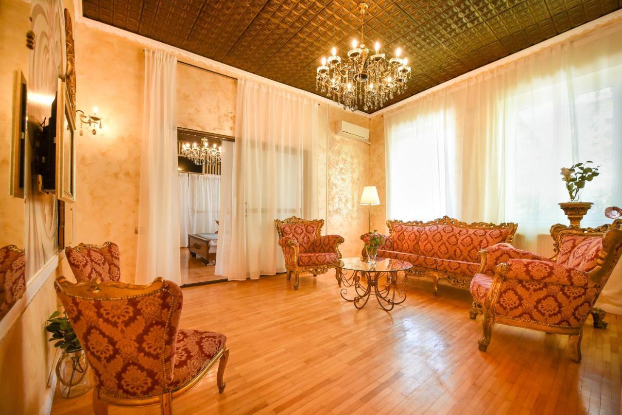 The Museum - Wonderful Super Central Apartment Bukares Bagian luar foto