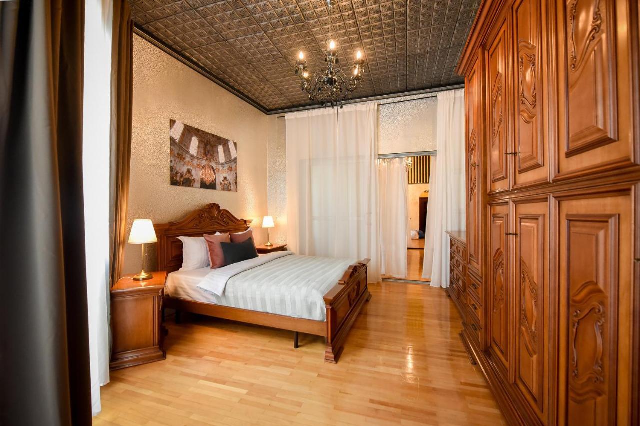 The Museum - Wonderful Super Central Apartment Bukares Bagian luar foto
