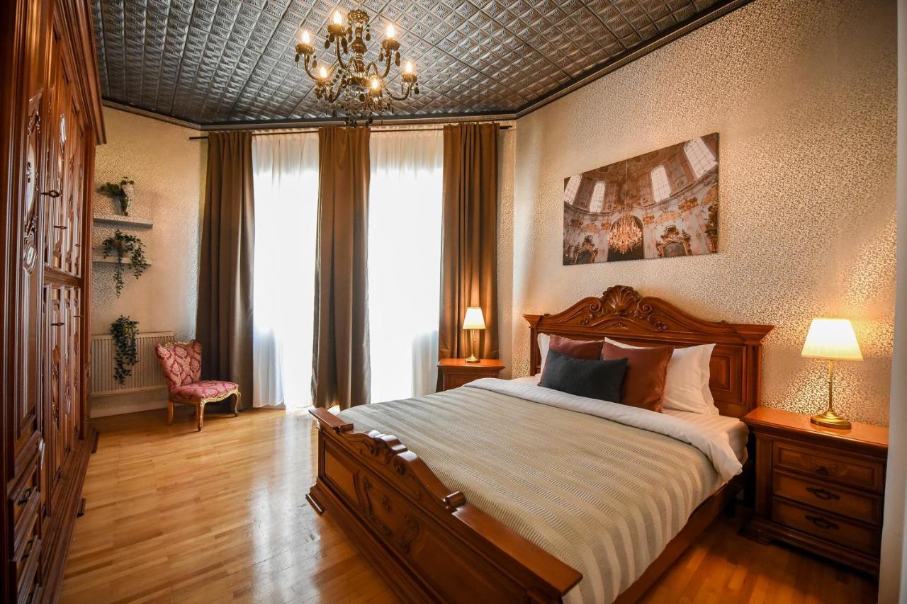 The Museum - Wonderful Super Central Apartment Bukares Bagian luar foto