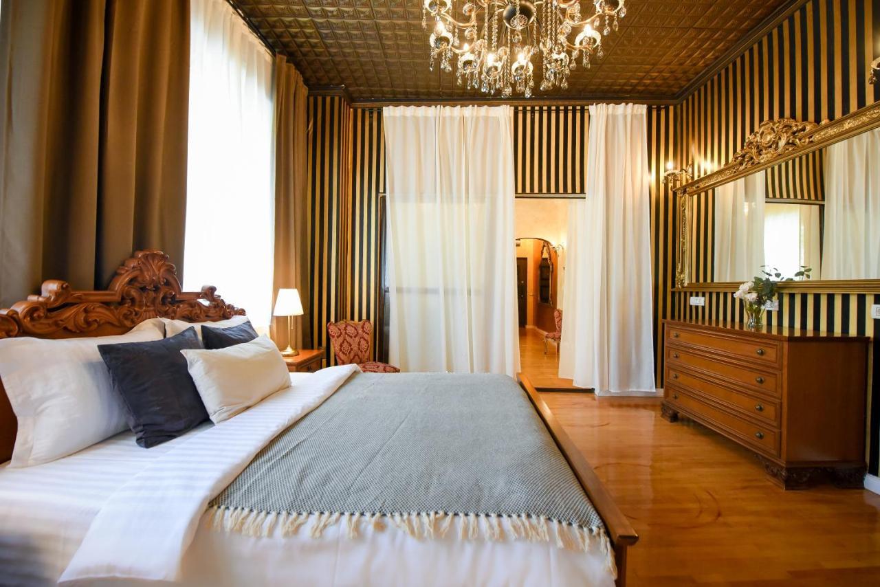 The Museum - Wonderful Super Central Apartment Bukares Bagian luar foto