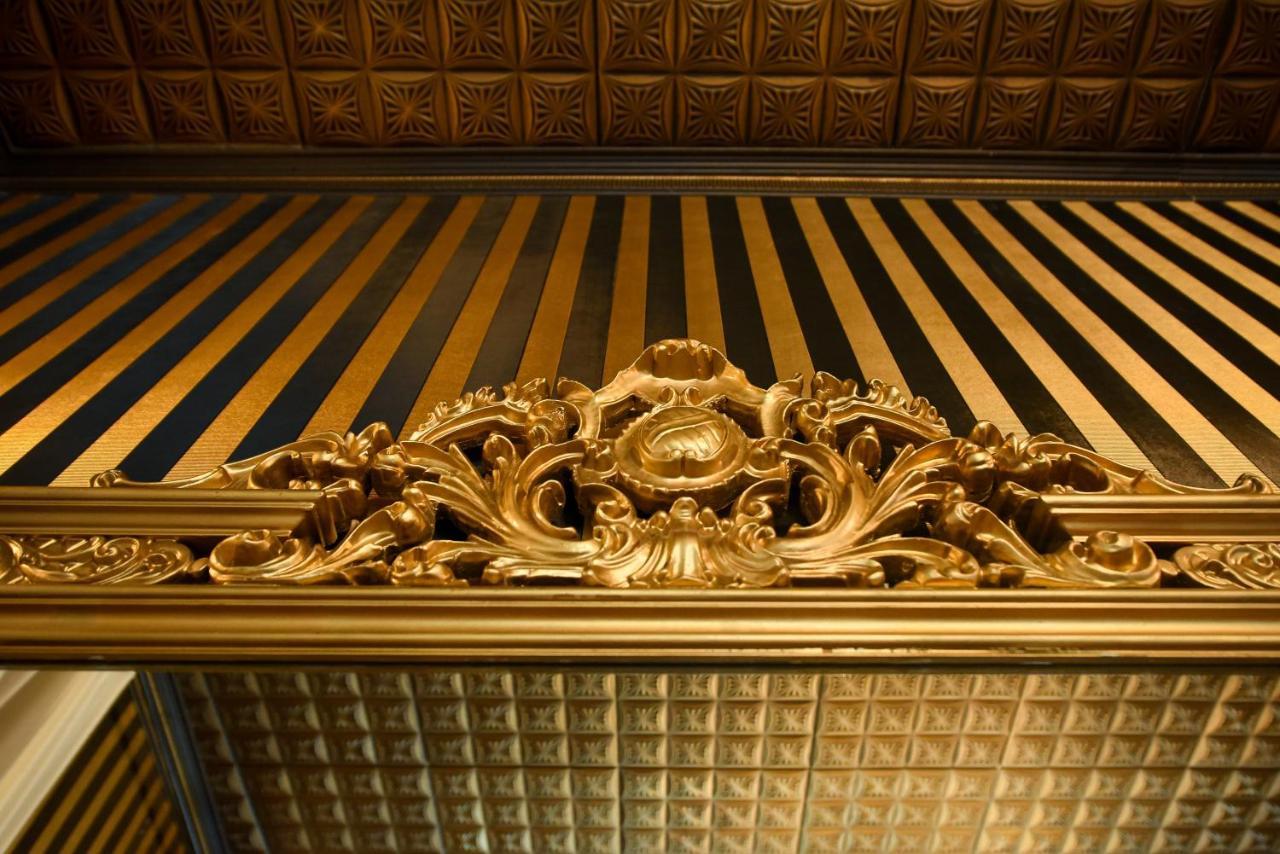 The Museum - Wonderful Super Central Apartment Bukares Bagian luar foto