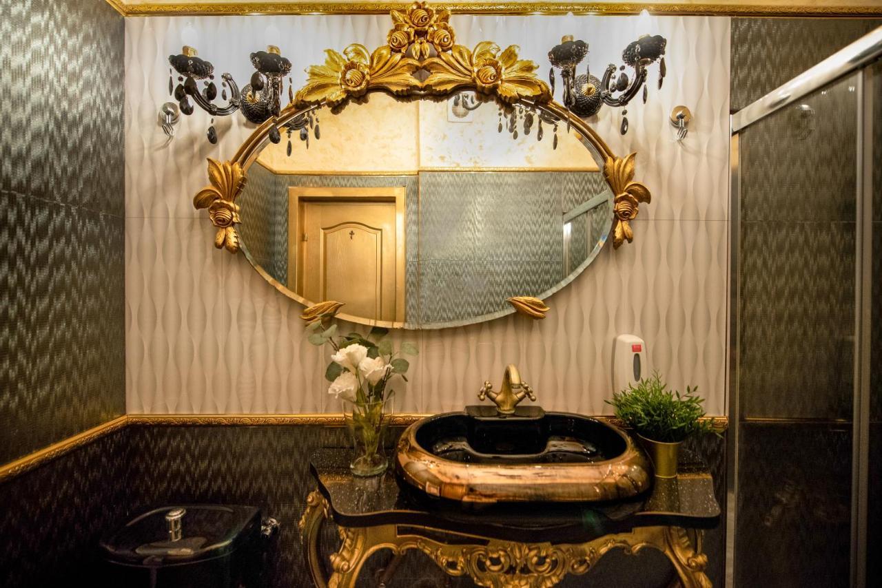The Museum - Wonderful Super Central Apartment Bukares Bagian luar foto