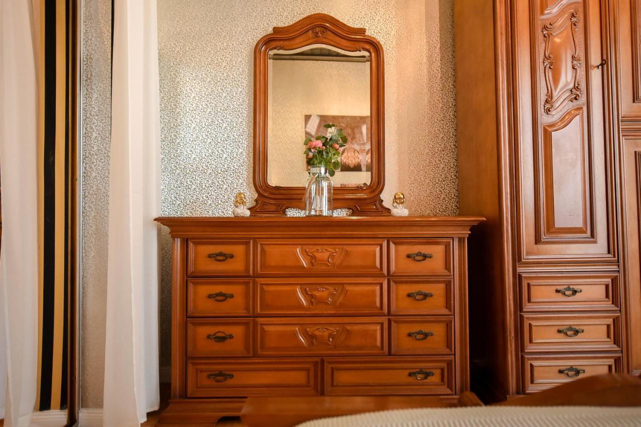 The Museum - Wonderful Super Central Apartment Bukares Bagian luar foto