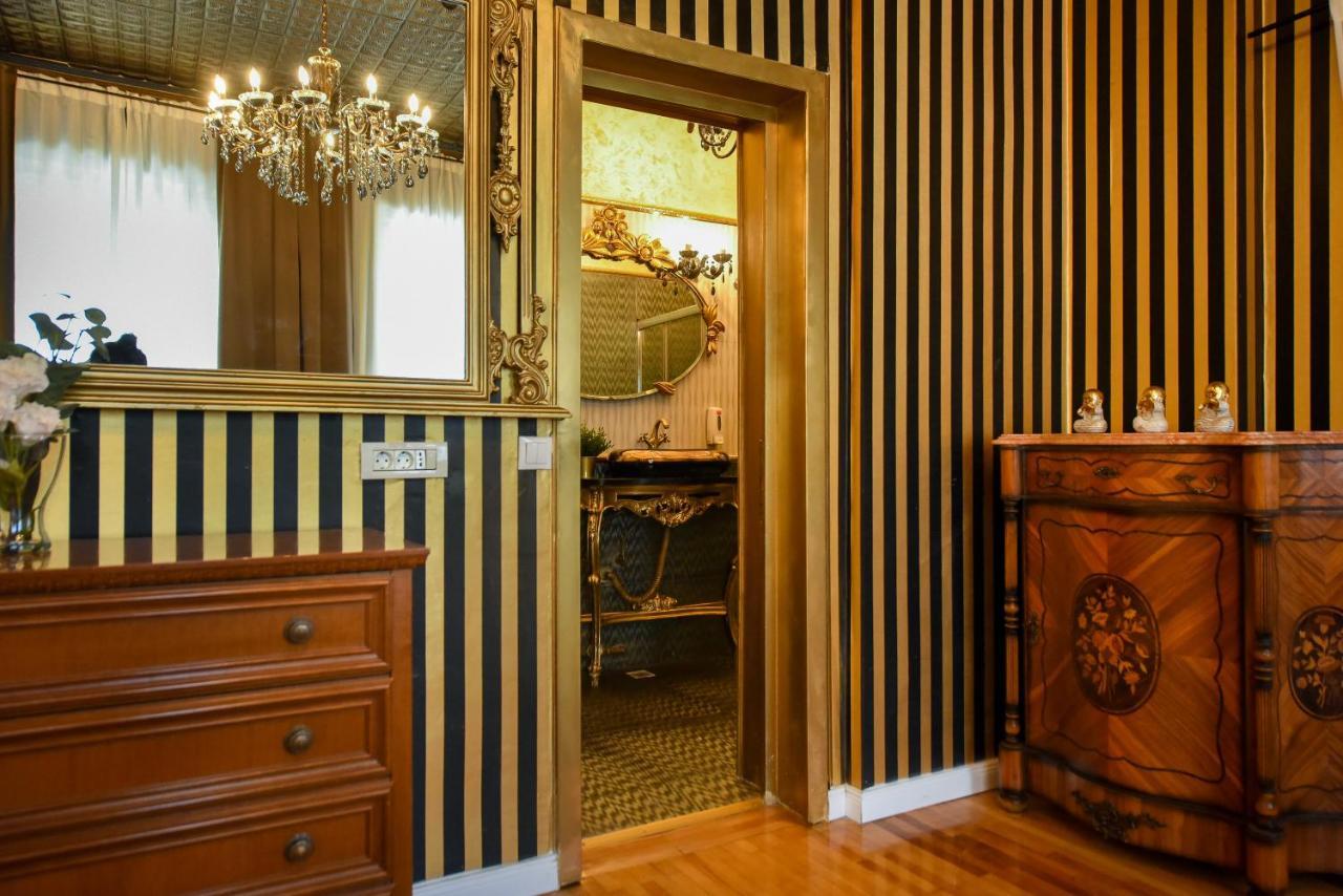 The Museum - Wonderful Super Central Apartment Bukares Bagian luar foto