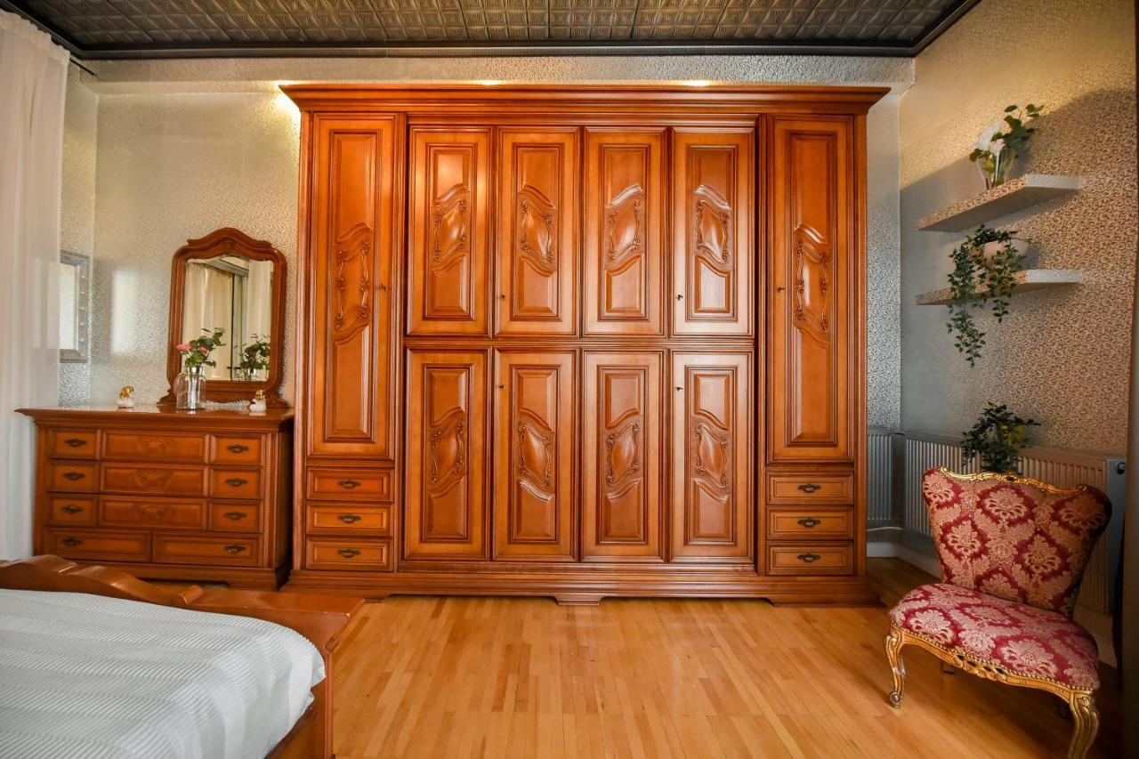 The Museum - Wonderful Super Central Apartment Bukares Bagian luar foto