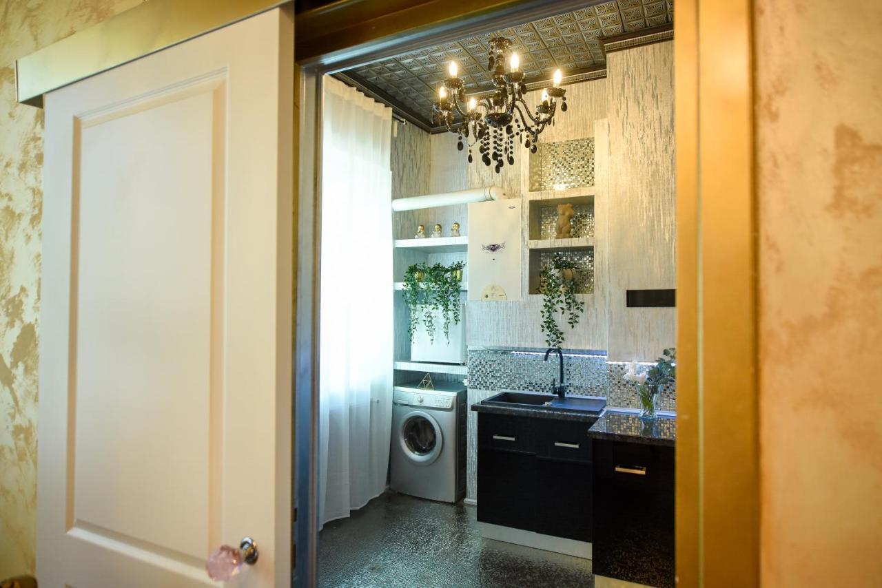 The Museum - Wonderful Super Central Apartment Bukares Bagian luar foto