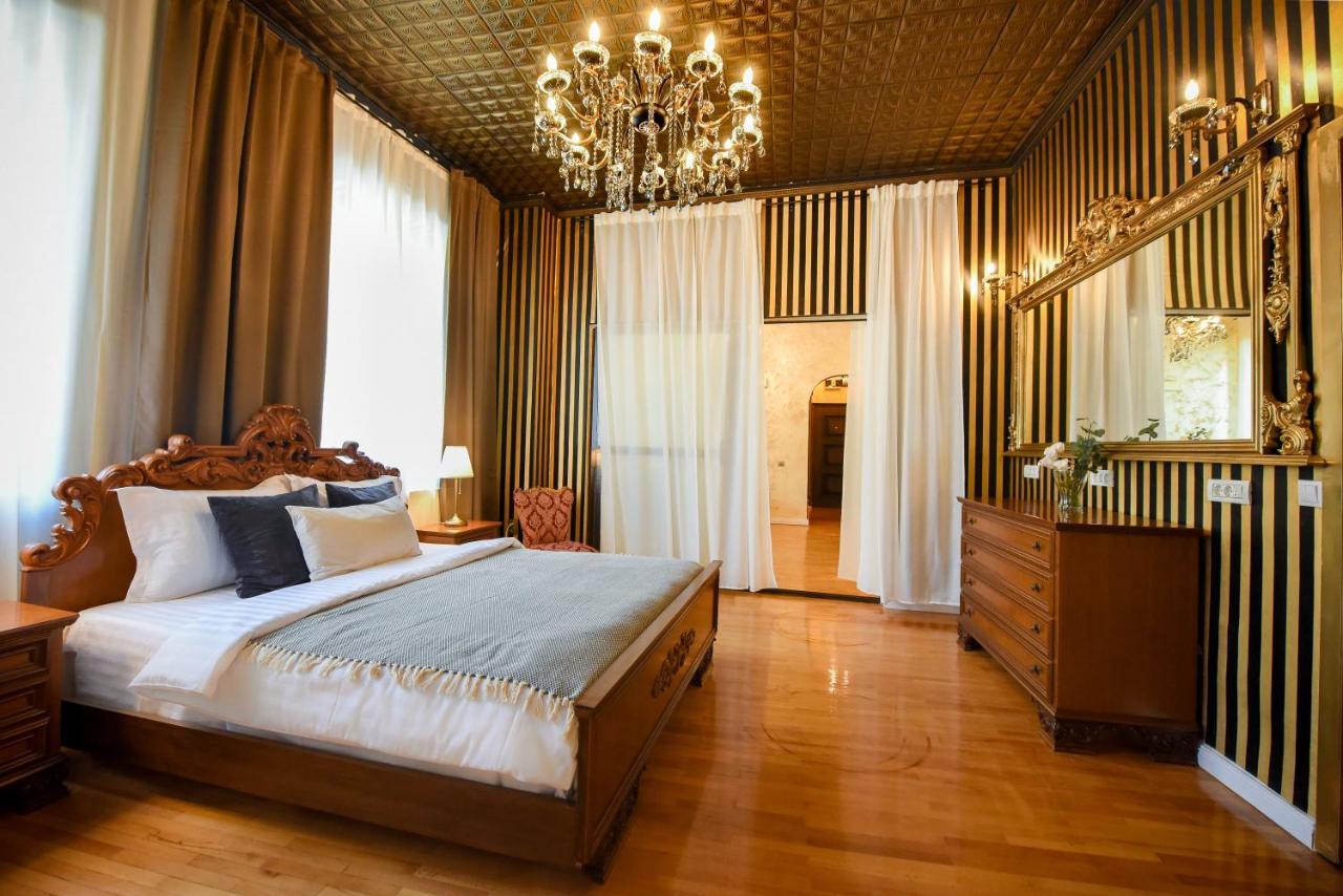 The Museum - Wonderful Super Central Apartment Bukares Bagian luar foto